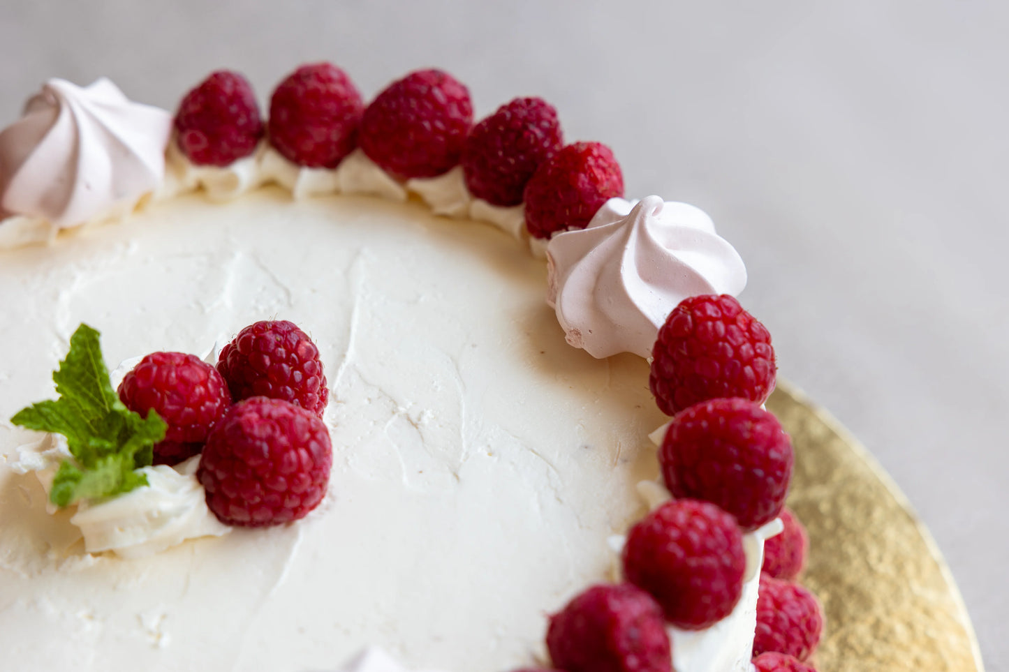 Tarta de Crema Suiza y Frambuesas