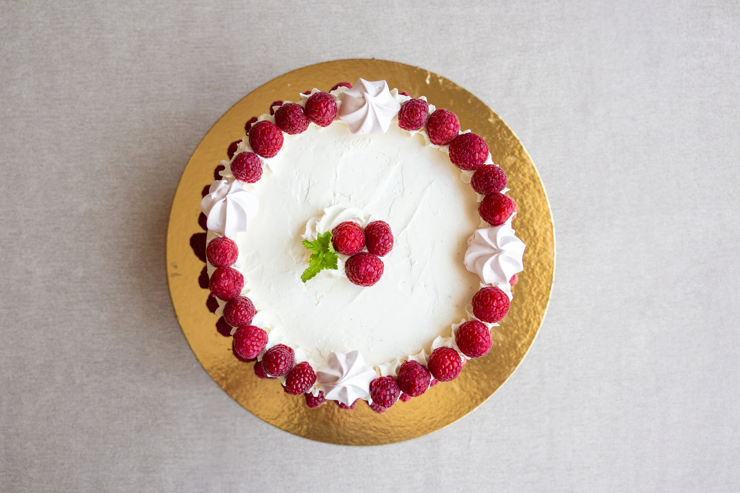 Tarta de Crema Suiza y Frambuesas